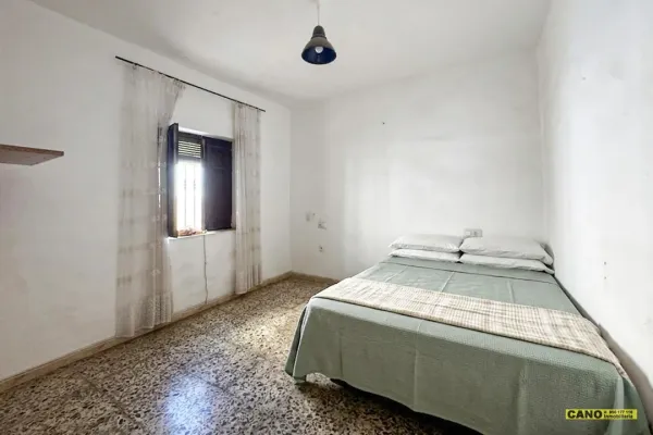 Spacious 3-Bedroom House with Land in Huércal de Almería Spain - Image 1