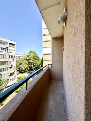 Stylish Two-Bedroom Apartment Near Burgas Sea Garden - Image 5