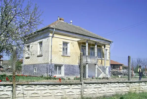 Charming House Near Vidin with Garden and Scenic Views - Image 5