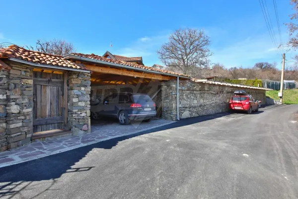 Luxury Lakeside House in Kovachevtsi - 5 Bedrooms, 1500m² Garden - Image 2
