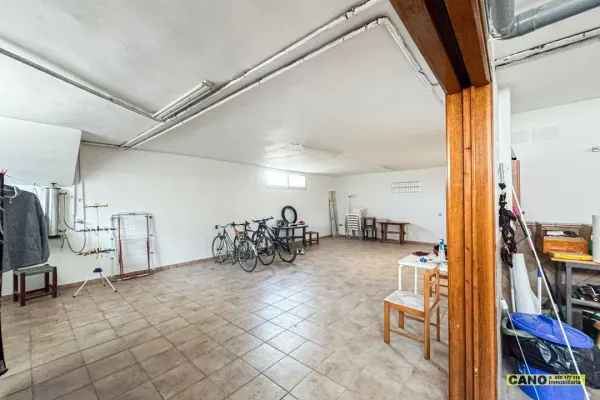 Spacious 4 Bedroom Chalet with Land in Tranquil Berja, Spain - Image 1