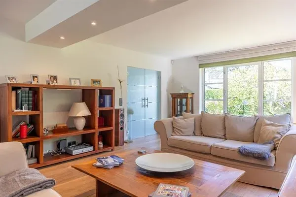 Spacious Villa with West Garden in Prime Ukkel Location - Image 3