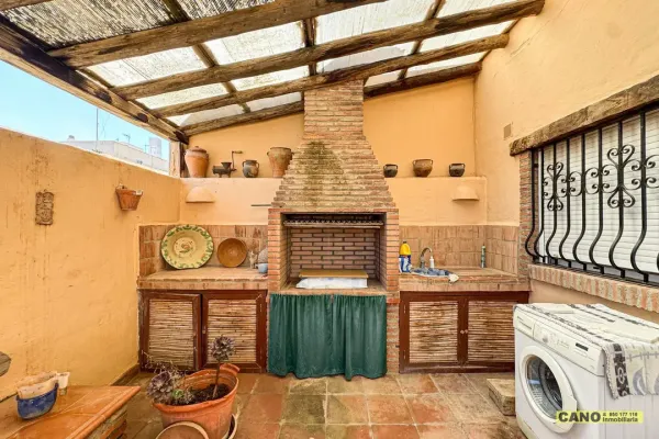 Spacious 3-Bedroom House with Elevator in Roquetas de Mar - Image 1