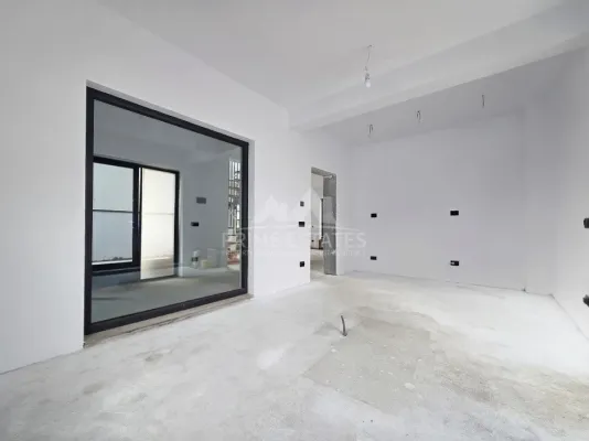 Premium Tunari Villa: Luxury &amp; Efficiency - Image 5