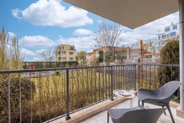 Stylish Varna Apartment with Pool & Parking - Fully Furnished - Image 4