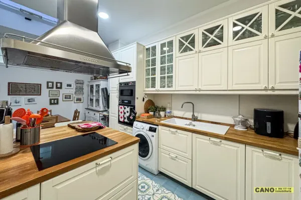 Historic Apartment in Almería - 3 Bedrooms, 2 Bathrooms, Elevator - Image 2