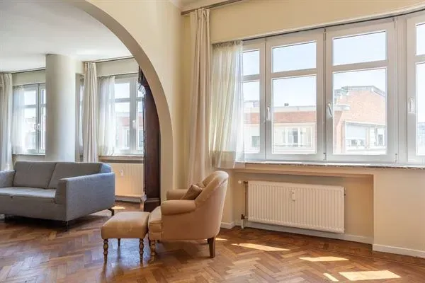 Bright Brussels Apartment - Garage Included - Image 2