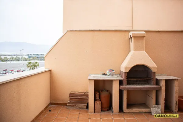Spacious 4-Bedroom Apartment with Terrace in Las Salinas, Roquetas de Mar - Image 1