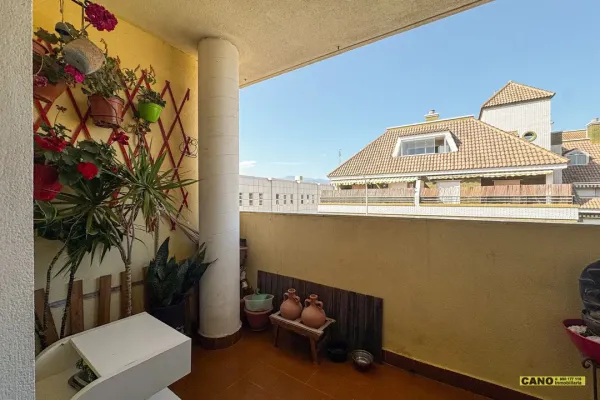 Spacious 3-Bedroom Apartment in Las Salinas, Roquetas de Mar - Image 4