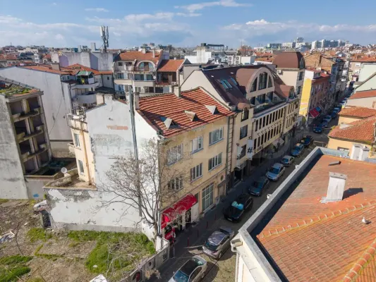 Iconic Burgas Building: Commercial & Residential Gem - Image 2