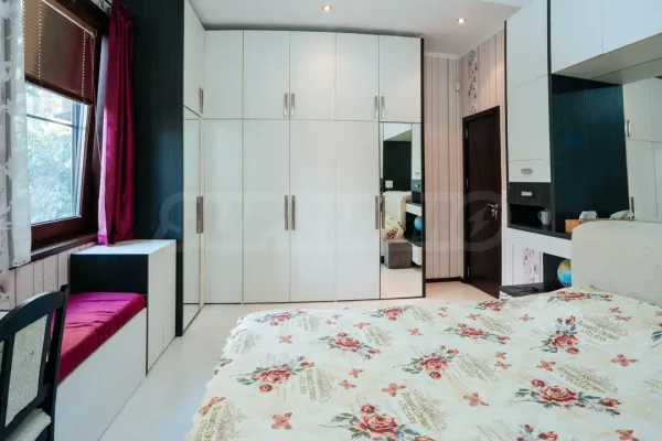 Spacious Apartment Near "Troika" Square, Burgas - Image 2