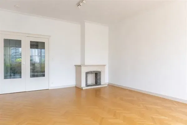 Parc Brugmann: Renovated Apartment With Stunning Terraces. - Image 3