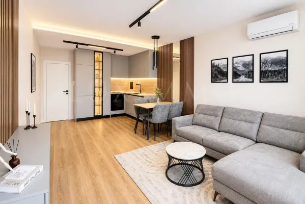 Stylish Two-Bedroom Apartment in Sadiyski District - Image 5