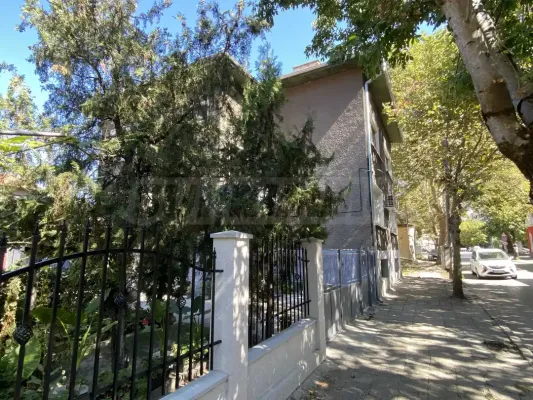 Spacious 2-Bedroom Apartment Near Clinic with Garage in Vidin - Image 1