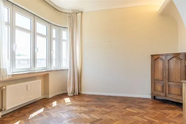 Bright Brussels Apartment - Garage Included - Image 1