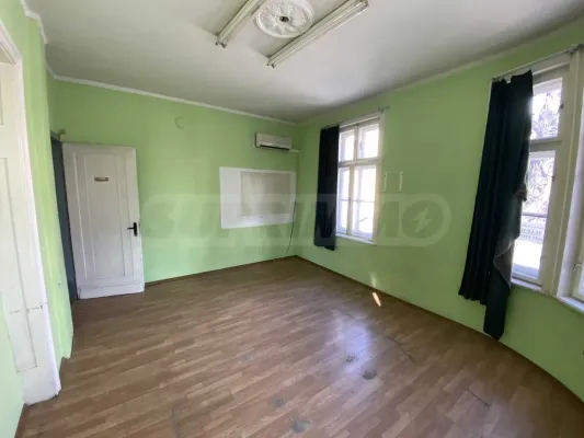 Spacious 120 m² Apartment in Vidin's Central District - Image 3