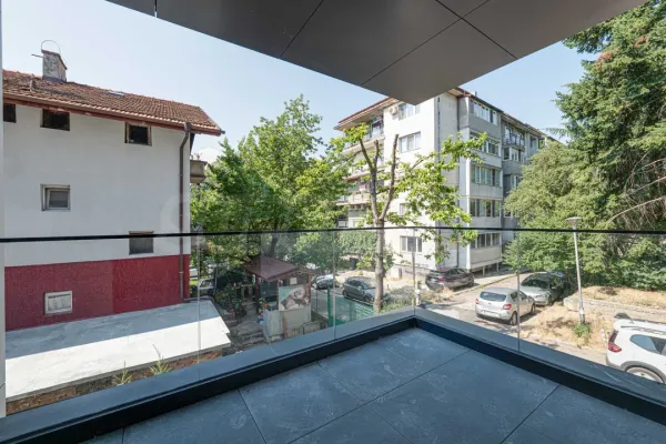 Spacious three-bedroom apartment in prime Lozanev district. - Image 5