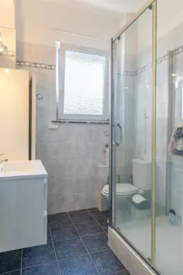 Corner Apartment: Tranquil Living Near Bois de la Cambre - Image 3