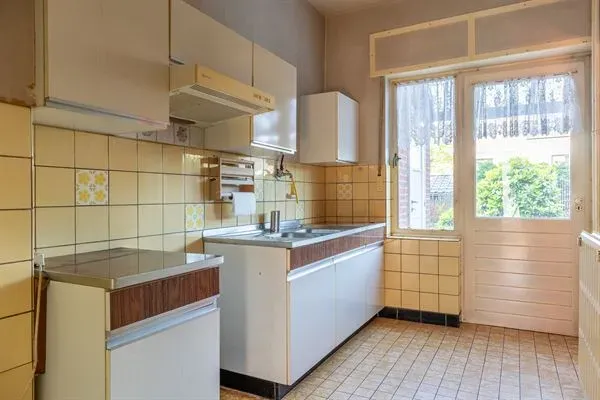 Renovate this Charming 3-Bedroom House with West Garden in Ukkel - Image 5