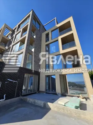 Luxury Apartment with Sea Views and Three Bedrooms in Varna - Image 3