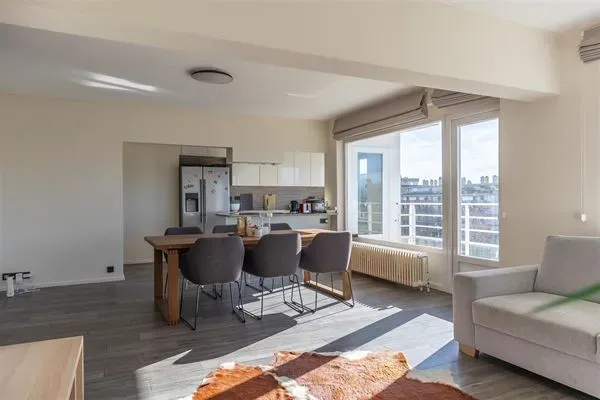 Bright 3-Bedroom Penthouse with Terraces & Parking in Ukkel - Image 3