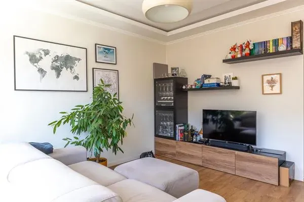 Renovated 2-Bedroom Apartment with Terrace - Elsene, Low Charges - Image 2