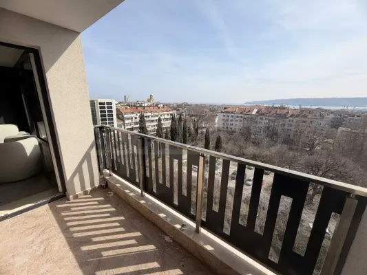 Varna Seafront Luxury Apartment - Image 2