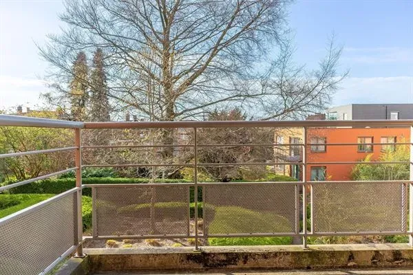 Bright 2-Bedroom Apartment with Terrace Near Calvevoet Station - Image 4