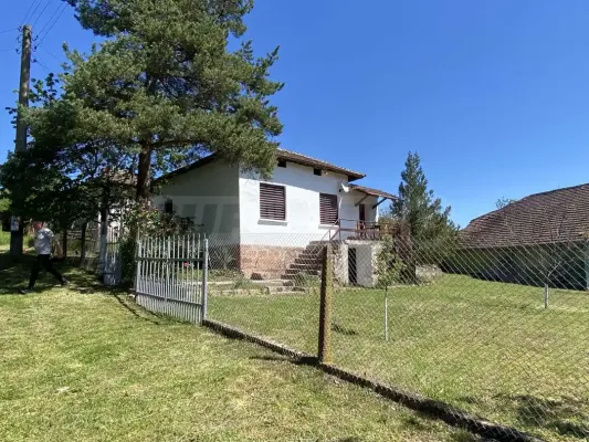 Spacious House with Mountain Views in Borovitsa - Image 4