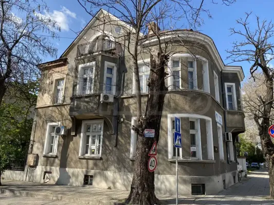 Spacious 4-Bedroom Apartment for Rent on Vidin's Main Street - Image 3
