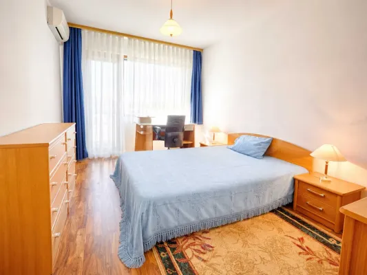 Lozeneț Apartment: Park &amp; Mountain Views - Image 2