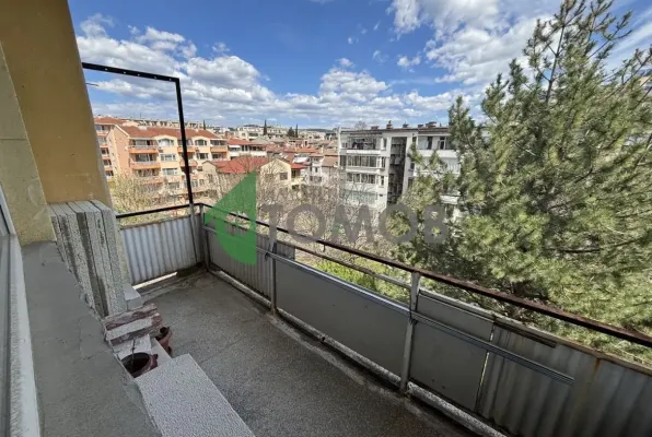 Spacious 3-Bedroom Apartment with Box in Stara Zagora - Image 3