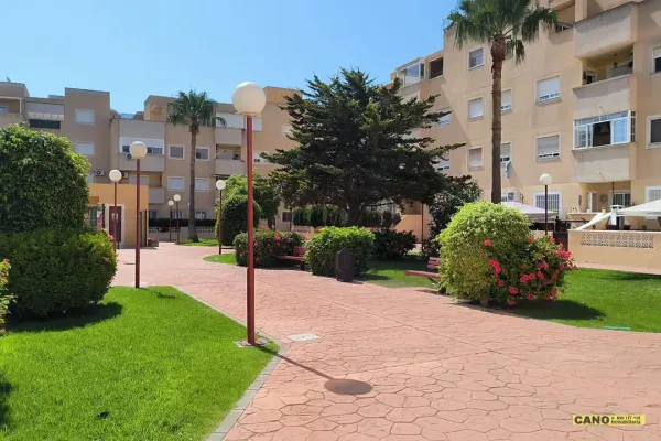 Spacious 3-Bedroom Apartment in Las Salinas, Roquetas de Mar - Image 2