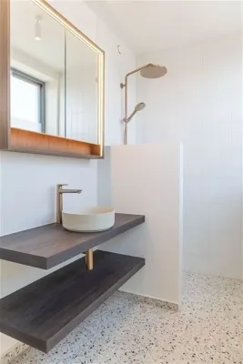 Spacious South-Facing Penthouse with Terrace in Ukkel, Belgium - Image 3