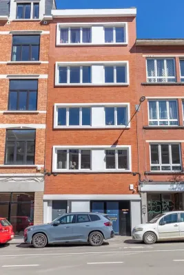 Bright New 2-Bedroom Penthouse Apartment in Elsene, Brussels - Image 2