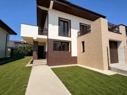 House for sale in Crevedia - Image 2
