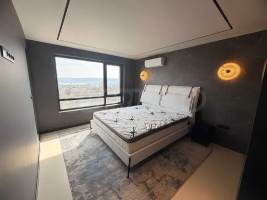 Varna Seafront Luxury Apartment - Image 5