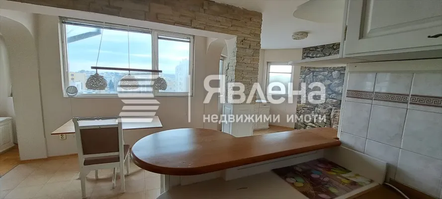 Panoramic Varna Apartment: Spacious, Three-Bedroom Retreat - Image 4