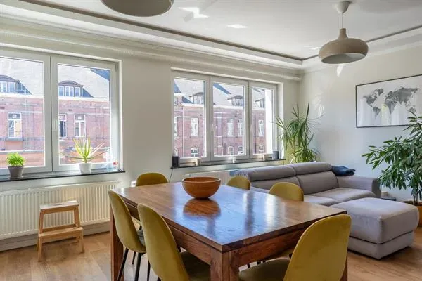 Renovated 2-Bedroom Apartment with Terrace - Elsene, Low Charges - Image 1