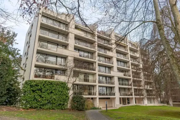 Spacious 2-Bed Apartment with Terrace in Private Park, Ukkel - Image 1