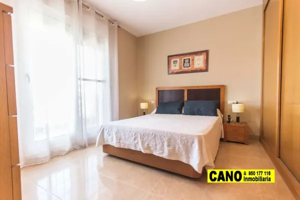 Spacious Triplex in Villablanca, Almería - 5 Bedrooms, 3 Bathrooms - Image 1