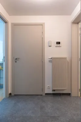 Uccle Apartment: Garden &amp; Modern Living - Image 4
