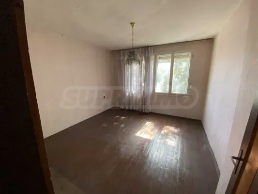 Spacious 2-Bedroom Apartment Near Clinic with Garage in Vidin - Image 2