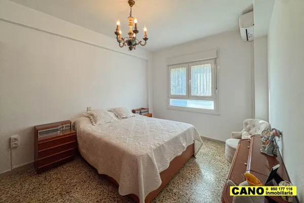 Bright 3-Bedroom Apartment with Terrace in Almería, Spain - Image 4