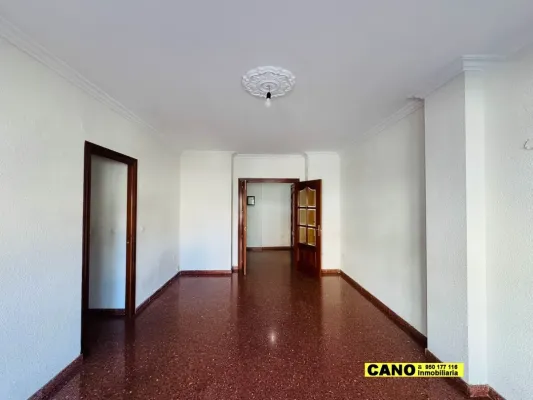 Spacious 4-Bedroom Apartment with Terrace in Almería, Spain - Image 1
