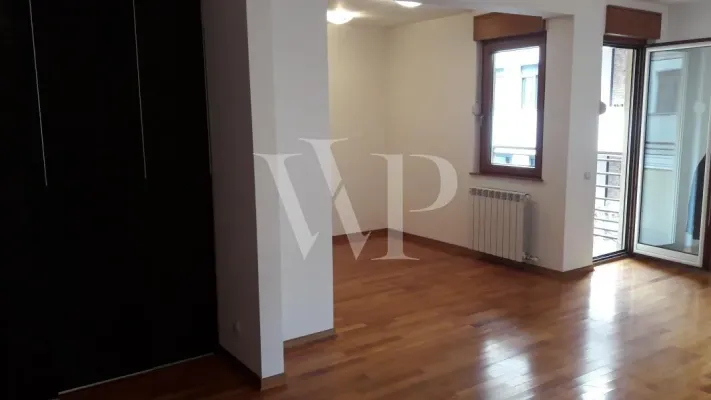 Spacious 3BR Apartment with Garage in Belgrade's Vračar District - Image 3
