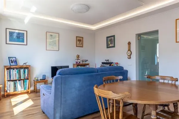 Bright New 2-Bedroom Penthouse Apartment in Elsene, Brussels - Image 3