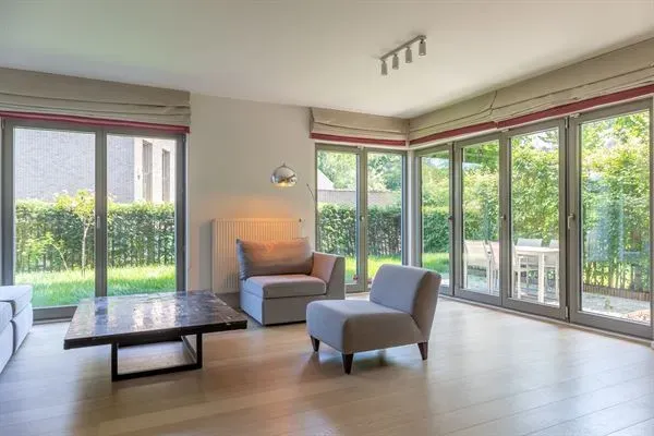 Uccle Apartment: Garden &amp; Modern Living - Image 2