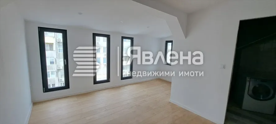 Panoramic Varna Apartment: Spacious, Three-Bedroom Retreat - Image 2