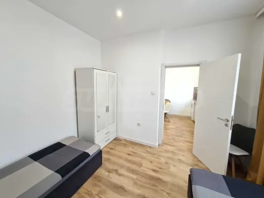 Stylish Varna Apartment: Central Location, Parking Included. - Image 4